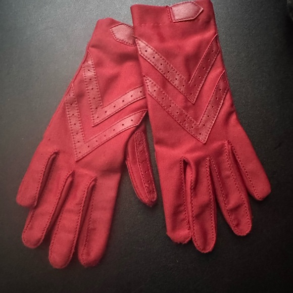 Valentine Vintage Red Isotoner Gloves ❤️ - Picture 3 of 7